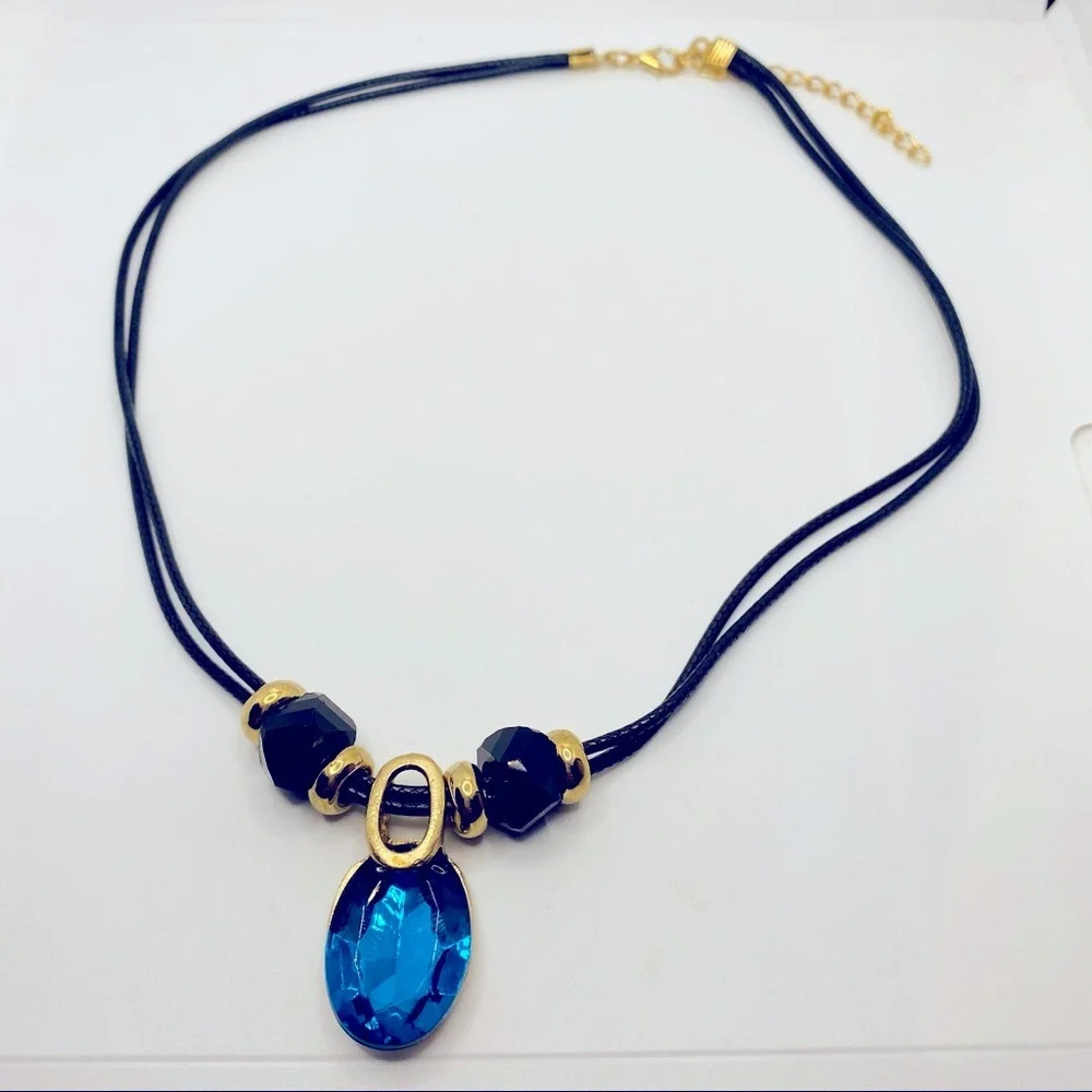 Chocker Blue Pendant with golden earrings set!